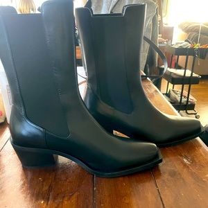 NWOT Stuart Weitzman Miley Boots